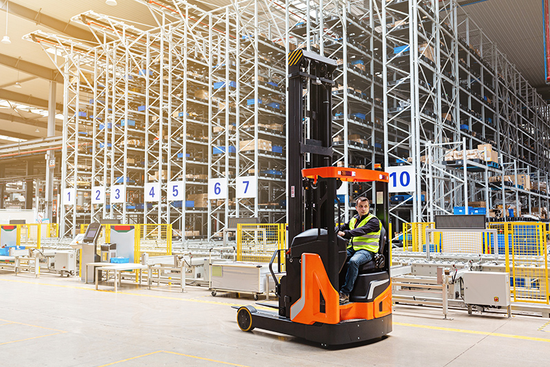 How to Purchase a Reach Truck for Your Warehouse
